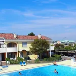 Family With Garden, Pool And Fireplace *