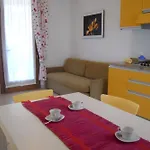 Family With Garden, Pool And Fireplace Apartman *