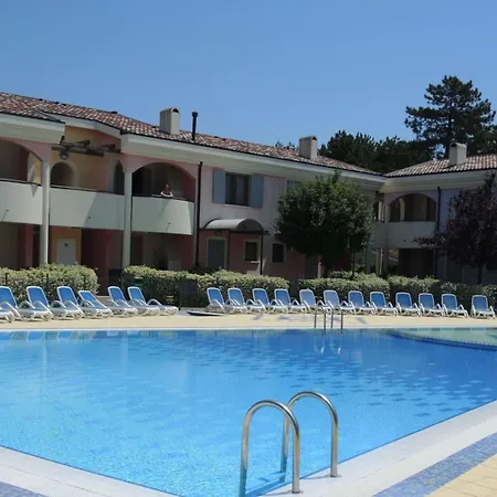 Family With Garden And Pool *