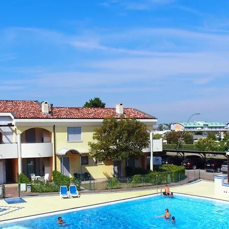 Family With Garden And Pool *