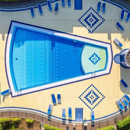 Family With Garden And Pool Appartamento