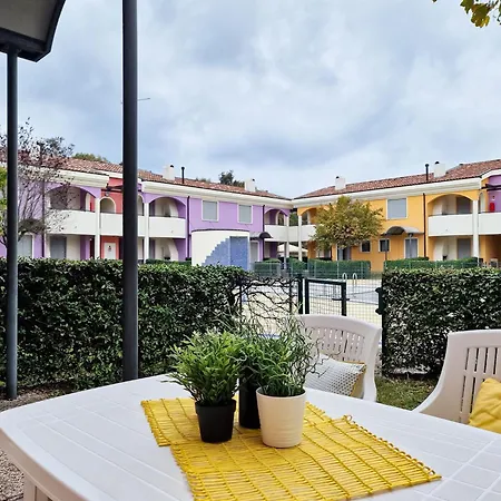 Family With Garden And Pool *