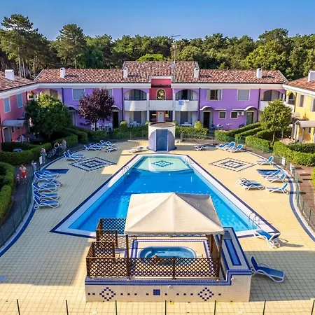 Family With Garden And Pool Appartamento Bibione