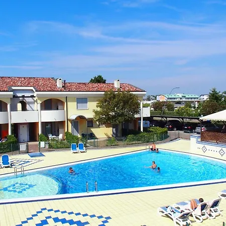 Family With Garden And Pool *