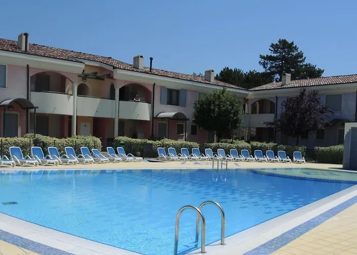 Family With Garden, Pool And Fireplace *